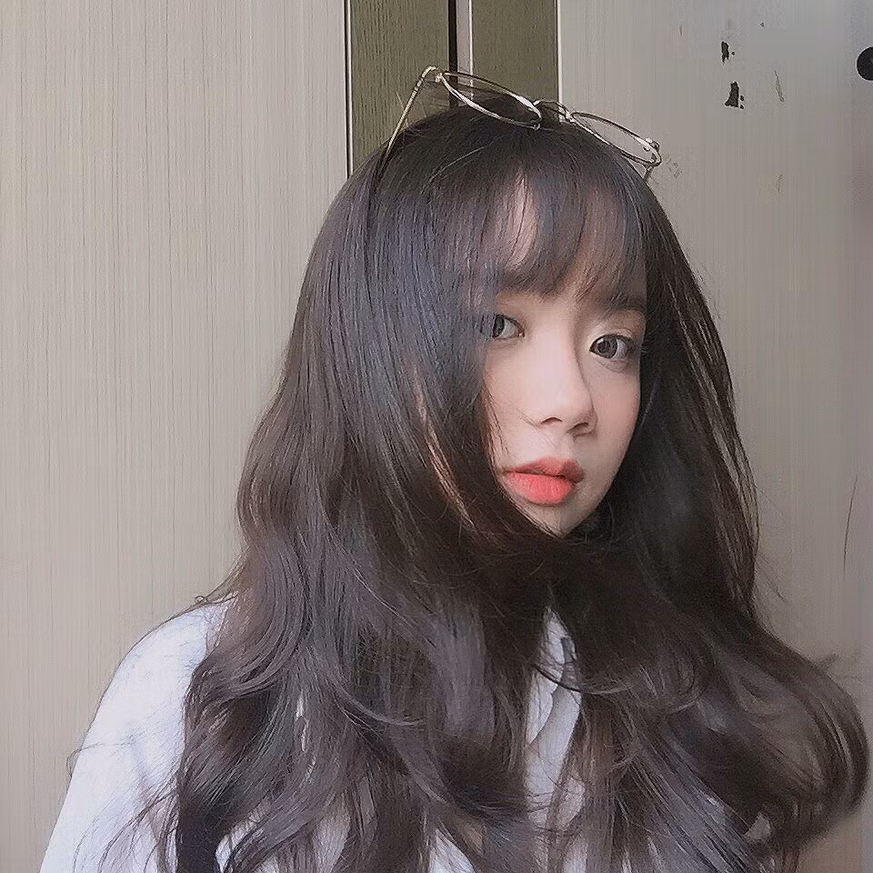 Theo tìm hiểu Kiều Trang hiện là học sinh trường THPT Nguyễn Du quận 10, TP HCM. Cô nàng này dù mới xuất hiện nhưng đã có lượng theo dõi không nhỏ trên các trang mạng xã hội và khiến nhiều đàn chị hot girl phải "nể phục" thật sự.