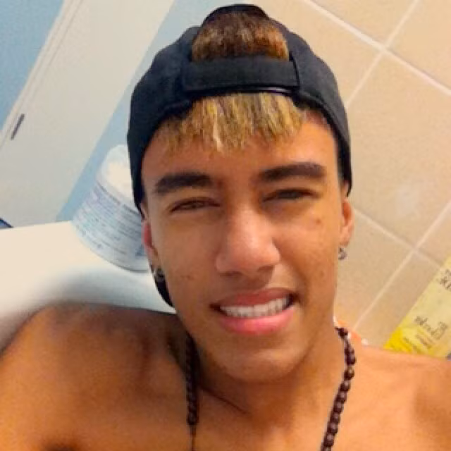 Nhưng sau đó, Ruben đã thành công khi "dụ" hôn được rất nhiều cô gái.