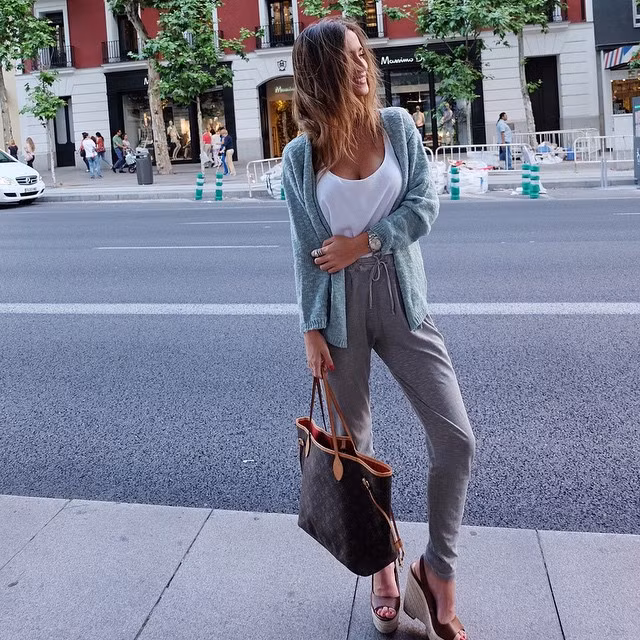 Cả hai bên đều chưa đưa ra xác nhận, nhưng việc họ không ở bên nhau trong kỳ nghỉ hè này càng khiến các tin đồn nói trên có cơ sở.