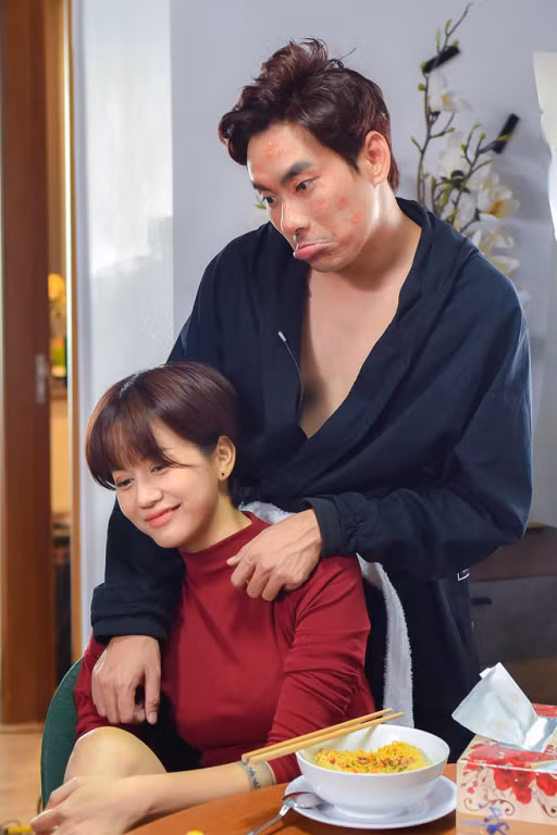 Nickname Thiên Anh chia sẻ: "Kiều Minh Tuấn yêu ai không quan trọng nhưng anh ta không nên trả lời rằng đang dành tình thương cho Cát Phượng vì ở đời này chẳng ai cần tình thương hại bởi nó đã chạm đến lòng tự ái, đặc biệt là đàn chị đã trải qua quá nhiều nhát dao tình cảm".