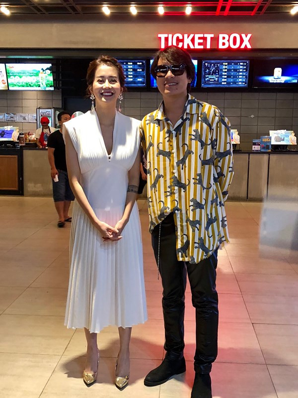 Trong một clip phỏng vấn với một tờ báo, An Nguy lại một lần nữa như "tát" vào mặt công chúng khi khóc lóc thừa nhận có tình cảm thật sự với Kiều Minh Tuấn. Còn phía ngược lại, nam diễn viên họ Kiều cũng "úp úp, mở mở" chuyện tình cảm của mình với vlogger Ngụy Thiên An bằng câu trả lời bị coi là sách vở và đổ lỗi cho "cảm xúc".