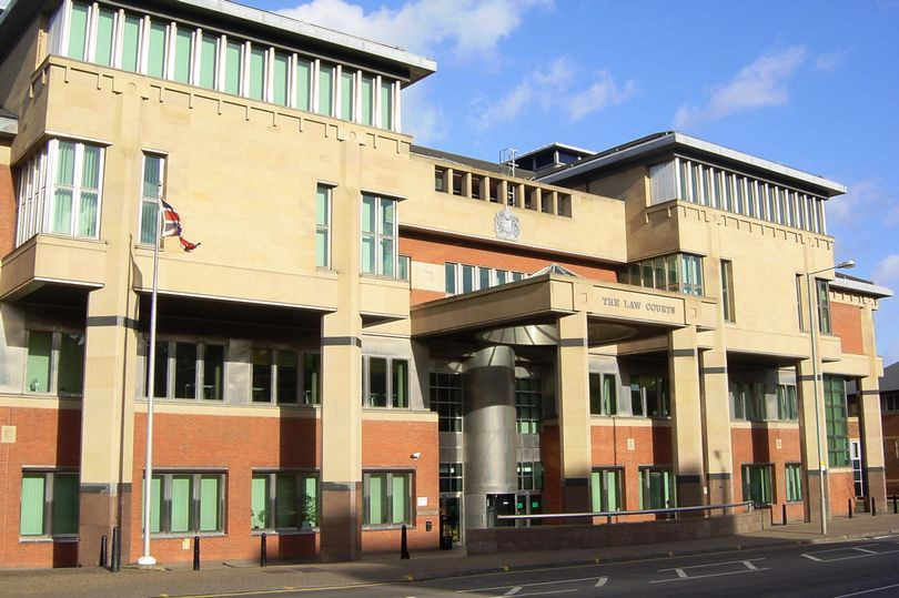 Các công tố viên vừa khởi tố vụ án tại Tòa án Sheffield Crown ở Nam Yorkshire nước Anh.
