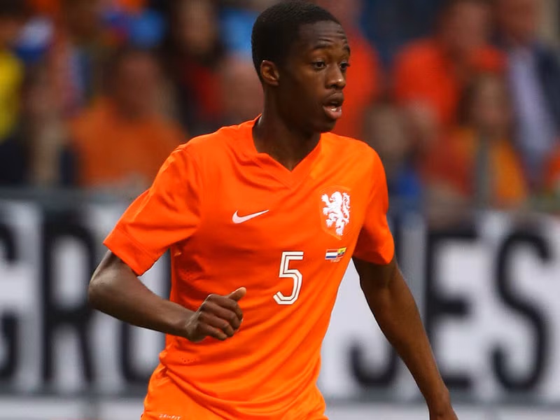 Terence Kongolo là cầu thủ khá đa năng của Hà Lan khi anh có thể chơi cả trung vệ và hậu vệ trái. Anh là cầu thủ đã trải qua chuỗi 22 trận bất bại trong màu áo của Feyenoord.