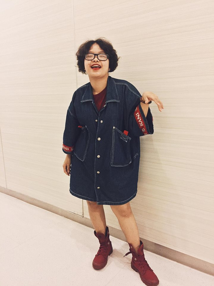 Còn về bản thân mình, Vũ Châu cũng cho biết thêm rằng cô mê âm nhạc từ nhỏ và luôn muốn bùng cháy hết mình với đam mê này. Bởi vậy, khi đang là sinh viên của ĐH Văn hóa TP HCM, Châu đã quyết định dừng việc học và đi tìm con đường chinh phục đam mê cho riêng mình.