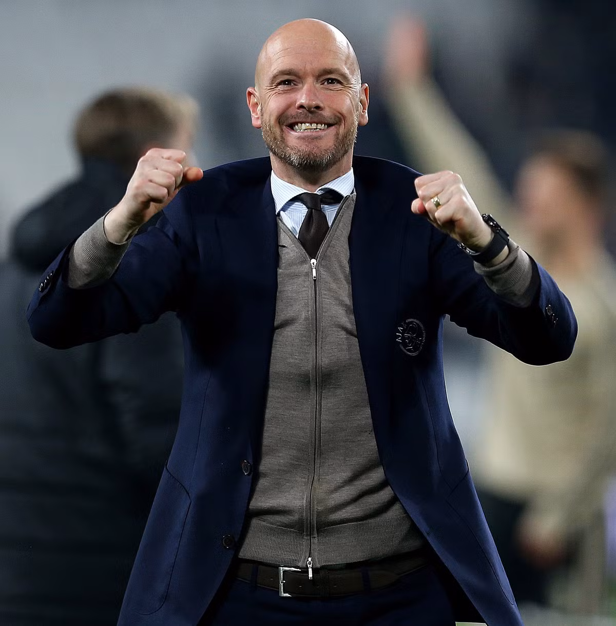 Nguồn tin uy tín hàng đầu tại Hà Lan, De Telegraaf khẳng định, HLV Erik ten Hag nhiều khả năng sẽ chia tay Ajax Amsterdam sau khi mùa giải năm nay khép lại. Đích đến của chiến lược gia 49 tuổi rất có thể là Bayern Munich, đội bóng ông từng có 2 năm làm việc trong vai trò HLV đội U23 và đang tìm kiếm thuyền trưởng mới thay Niko Kovac.