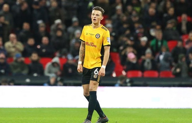 Chuyển nhượng bóng đá từ Football Insider, MU đã phái các tuyển trạch viên đến một vài câu lạc bộ để tìm kiếm một vài nhân tố có thể giúp hàng thủ tăng cường sự vững chắc và họ đã nhanh chóng tìm ra một cái tên, đó chính là trung vệ đang chơi cho Leeds United, Ben White.