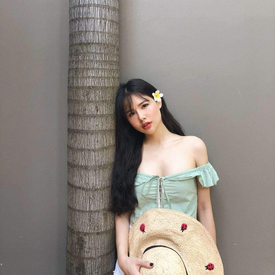 Phanh Lee tên đầy đủ là Lê Phương Anh, được biết đến như một trong số những hot girl đời đầu của Hà Thành.