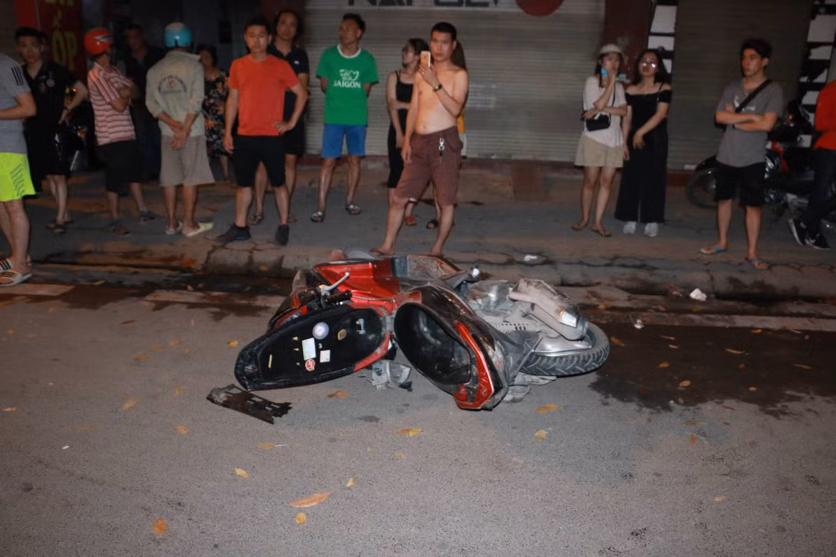 Toan canh vu “xe dien” gay tai nan o duong Lang khien 3 nguoi thuong vong-Hinh-4