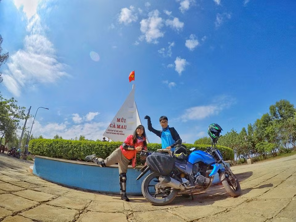 Niềm vui khi đặt chân đến đất mũi Cà Mau.