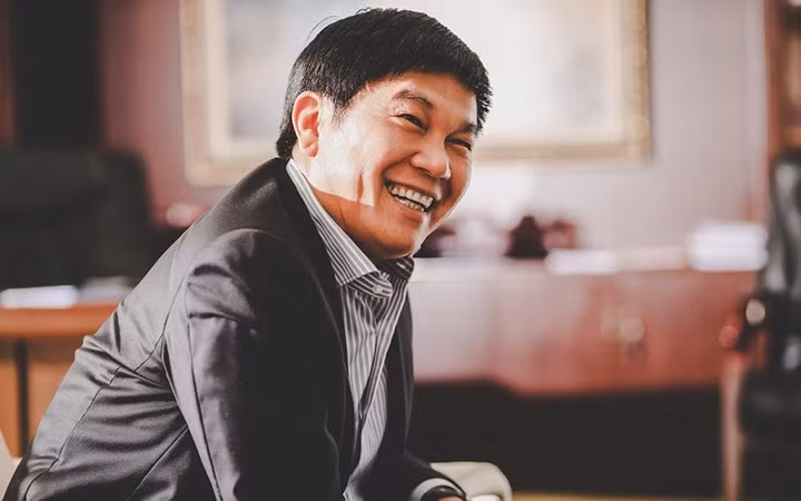 Ông Trần Đình Long - Chủ tịch CTCP Tập đoàn Hòa Phát - được biết tới nhiều sau khi chi gần 5 triệu USD để sở hữu riêng một chiếc máy bay 6 chỗ vào năm 2010, trở thành người thứ 2 sở hữu máy bay riêng tại Việt Nam. Một năm sau đó ông tiếp tục chi tiền mua thêm chiếc trực thăng 12 chỗ