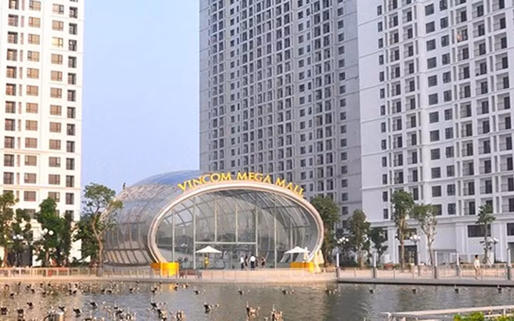 Bà Phạm Thu Hương - Phó chủ tịch HĐQT Tập đoàn vingroup - là vợ của ông Phạm Nhật Vượng, sở hữu 4,73% vốn Tập đoàn Vingroup, tài sản: 5.405 tỷ đồng (tương đương 238 triệu USD). Trong ảnh: Vincom Mega Mall- một trong những tài sản thuộc sở hữu của vợ chồng bà Thu Hương