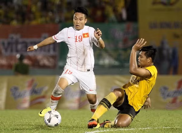 Phi Sơn thể hiện đẳng cấp của mình bằng những pha đảo chân, đi bóng và qua người kỹ thuật. Với kỹ thuật và những gì đã thể hiện trong thời gian qua trong màu áo của SLNA, rất có thể chiếc băng đội trưởng được HLV Miura trao cho cầu thủ có biệt danh “Ronaldo xứ Nghệ”.