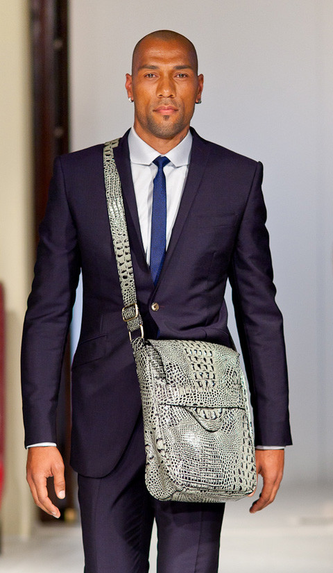 Cựu tiền đạo người Na Uy - John Carew cũng từng được mời làm người mẫu thời trang.