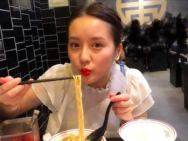 Sau khi tốt nghiệp đại học, cô đã thi lấy bằng lái xe chuyên nghiệp rồi đầu quân vào dự án giao thông có tên "Giấc mơ Asuka".