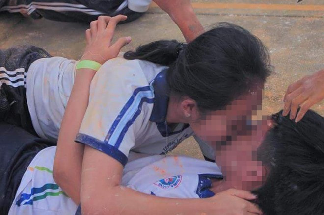 Thậm chí, có người còn cho rằng trò chơi vận động phản cảm này là "dâm ô", "khiêu dâm" và làm xấu đi hình ảnh trong sáng, hồn nhiên của tuổi học trò.