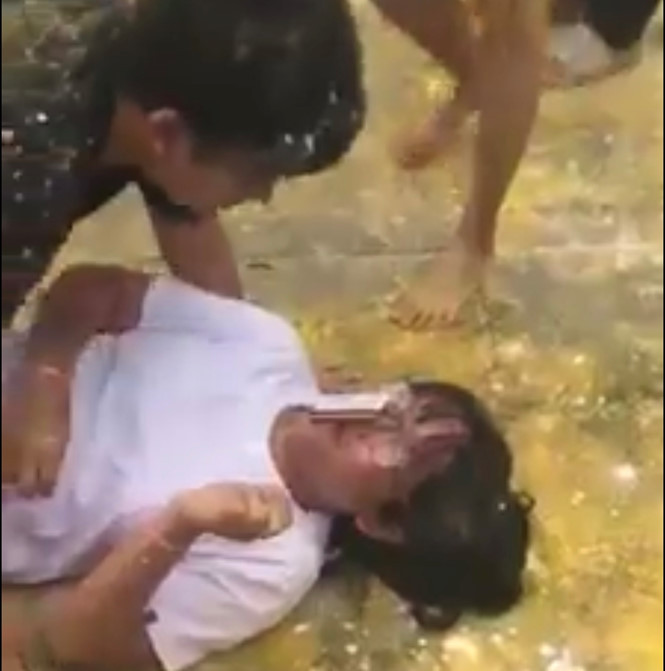 Ngay sau khi nhận được những phản ảnh của dân mạng, phía trường THPT Thực hành Sư phạm - Cần Thơ đã đề nghị học sinh gỡ clip đăng trên mạng. Trường cũng có báo cáo sự việc tới Trường ĐH Cần Thơ và Sở GD-ĐT Cần Thơ; đồng thời xin ghi nhận và chấn chỉnh những điều chưa phù hợp trong quản lý trò chơi học sinh.