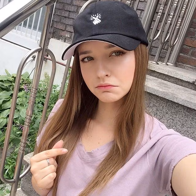 Cũng chính vì vậy, trang cá nhân Instagram của Angelina Danilova nhanh chóng thu hút hơn 46.000 lượt theo dõi cùng với đó là vô số bình luận khen ngợi vẻ đẹp của cô.