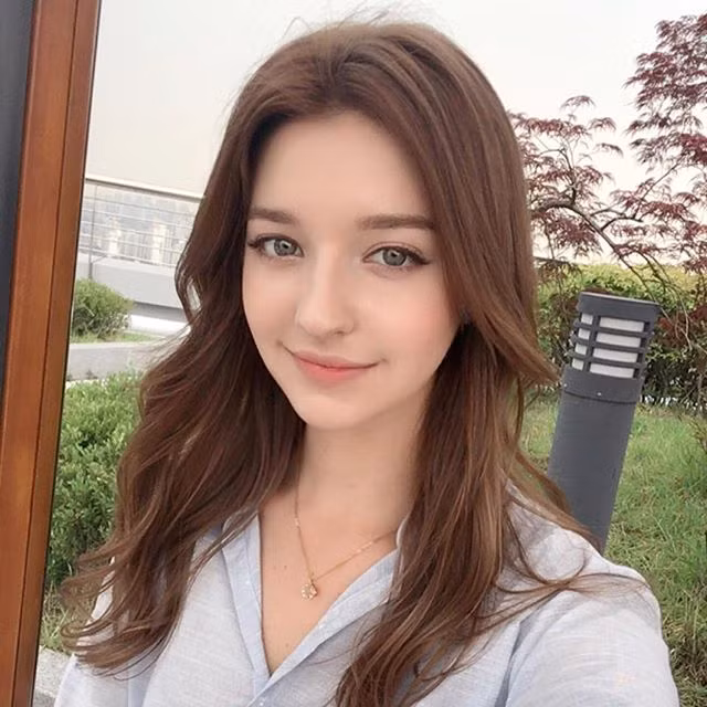 Mới đây, cô nàng hot girl Nga xinh đẹp, có làn da trắng mịn màng cùng gương mặt cá tính là tâm điểm chú ý của cư dân mạng.