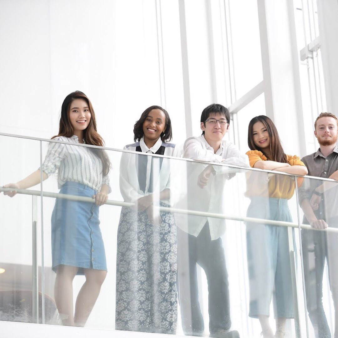 "Bản thân mình thì lại thích cuộc sống tự lập, đôi khi nhớ nhà, gia đình, bạn bè nhưng bù lại đi du học lại cho mình những trải nghiệm quý báu để rèn luyện bản thân." Quỳnh Anh cho biết thêm