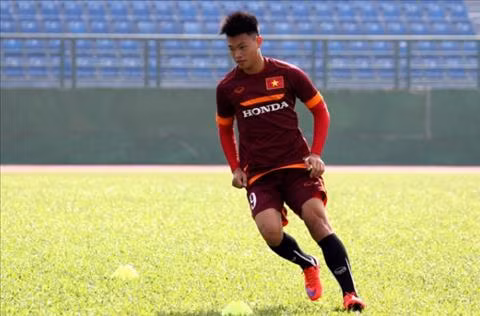 Văn Thành cũng bị loại trước thềm AFF Cup 2018, cầu thủ của Hà Nội FC không được đánh giá cao bởi mùa giải qua, anh không được sử dụng nhiều và thường xuyên mài đũng quần trên băng ghế dự bị.