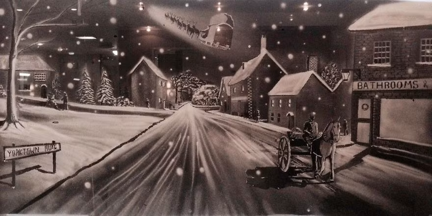Hình ảnh khắc họa sống động đêm tuyết trắng rơi đầy đường. Đây là hình ảnh quen thuộc của những con phố châu Âu thời xưa với những chiếc xe ngựa.