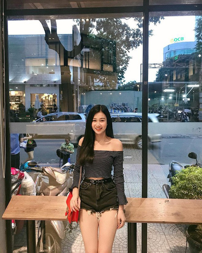 Cũng trên story Instagram, khi được hỏi về mối quan hệ với Đức Chinh, Như Phương đã "bóng gió" nói rằng mình là "em gái mưa" của cầu thủ U23 Việt Nam này.