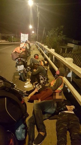 Sau khi bức ảnh ngủ vệ đường, mương nước được đăng tải, đã có rất nhiều phượt thủ khác cùng chia sẻ những phút giây được nằm trên “chiếc giường” lý tưởng này.