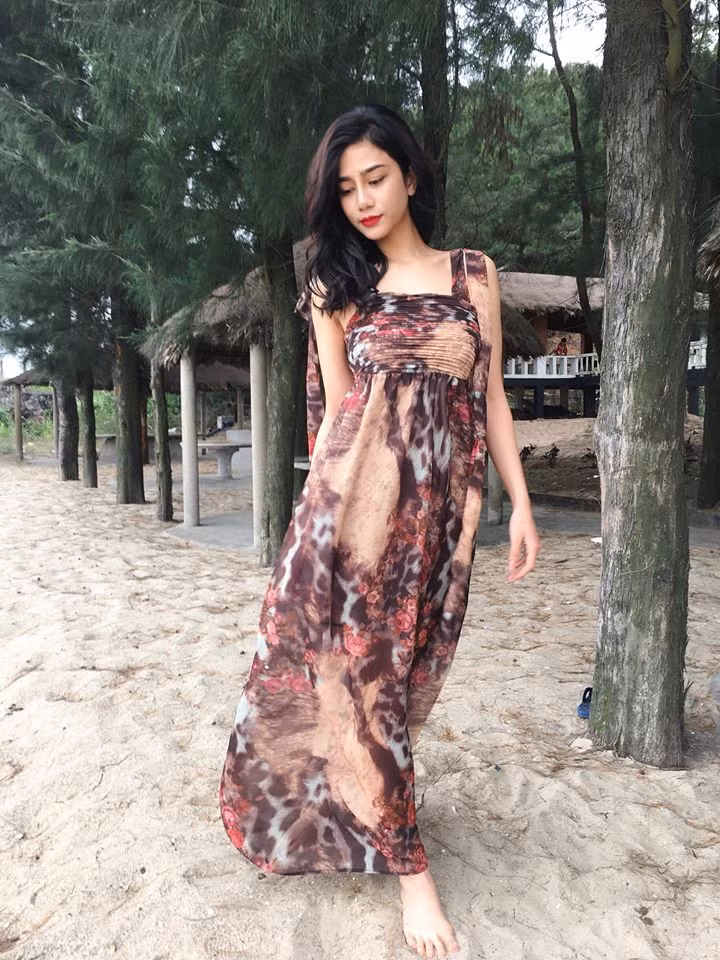 Không chỉ vậy, sức hút của cô gái 9X Quảng Ninh tên Ngọc Bích còn đến từ thân hình nuột nà với chiều cao 1,7m và cân nặng 52kg. Bên cạnh đó, cô còn có số đo 3 vòng cực chuẩn lần lượt là 88-58-94.