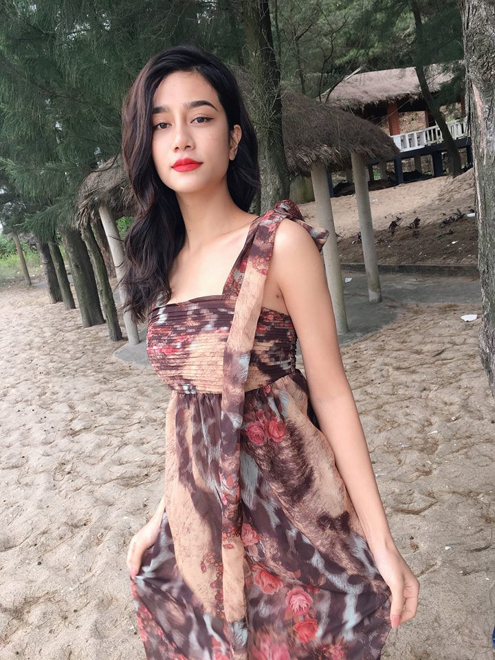 Chính gương mặt đẹp, thân hình chuẩn là tiền đề để Ngọc Bích mạnh dạn bước chân vào nghề người mẫu và cô cũng là gương mặt thương hiệu cho không ít các hãng thời trang nổi tiếng tại Việt Nam.