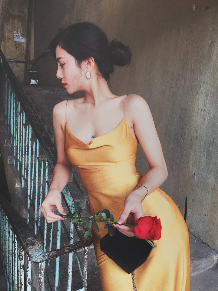 Bên cạnh đó, nhiều người cũng cho rằng cô bạn gốc Quảng Ninh này mang vẻ đẹp đằm thắm, mặn mà và hơi quá so với tuổi tác thật của mình.