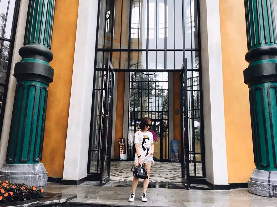 Không gian ấn tượng trong sảnh của tòa nhà là một điểm nhấn khó thể bỏ qua.