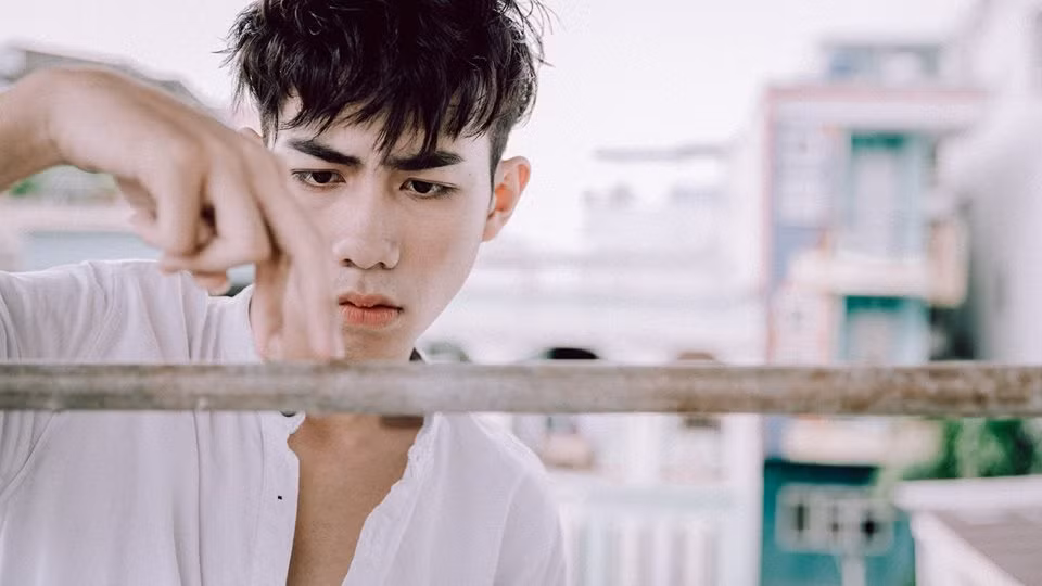 Ước ao là một diễn viên với những vai có tên thực thụ, bên cạnh đó, chàng nam sinh trường sân khấu cũng đảm nhiệm vai trò người mẫu quảng cáo cho một số hàng nổi tiếng như Coca Cola, Samsung hay Tiger Beer.