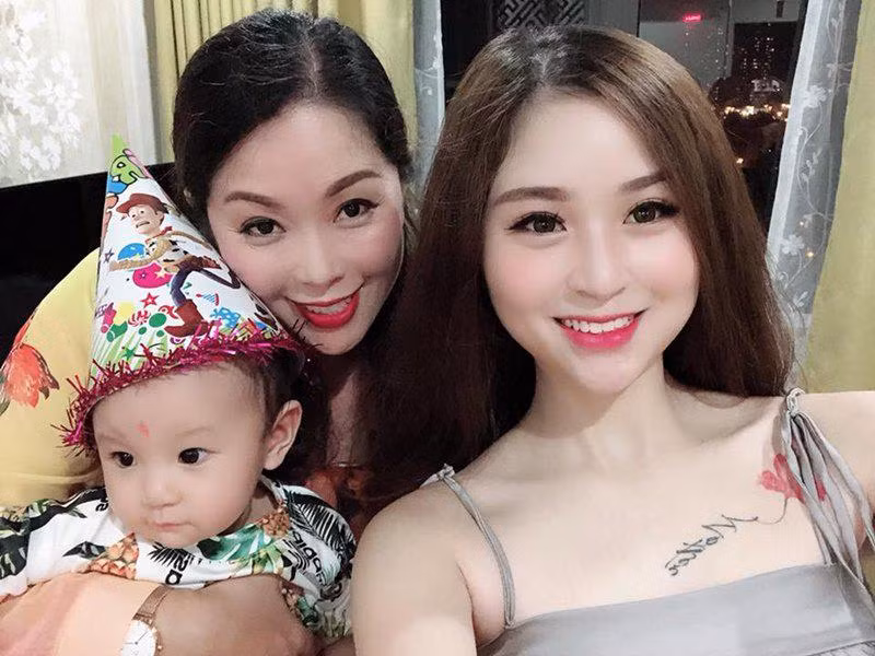 Cuộc hôn nhân kéo dài 15 năm đổ vỡ, Thanh Tú cùng 2 con tay trắng ra đi. Sau 7 năm ở nhà thuê, mới đây Thanh Tú vừa mua được một căn hộ nhỏ tại quận Hoàng Mai (Hà Nội) với diện tích 55m2.