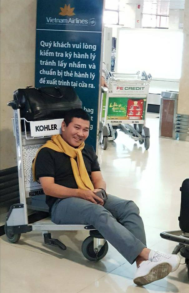 Nếu theo dõi trang cá nhân của ông Nam nhiều người sẽ thấy ông là người vui vẻ, hài hước. Thậm chí, ông còn làm thơ tếu táo đăng lên cho "vui cửa vui nhà". Người ta dễ dàng tìm thấy những quan điểm cuộc sống vô cùng vui vẻ do ông Nam đăng như: "Ngày nghỉ, cứ rực rỡ mát mẻ mà mặc. Đôi khi cái rực rỡ mát mẻ của trang phục nó cũng làm giảm bớt đi tình trạng ngột ngạt và âm u trong tư tưởng đứa nhìn mình".