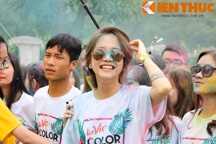 Cụ cười tươi rói luôn nở trên môi của An Nguy mỗi khi xuất hiện trước ống kính.