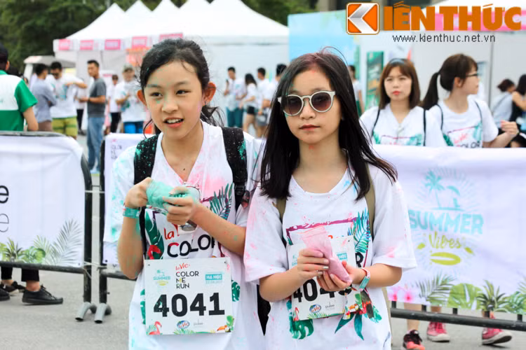 Năm nay sự kiện Đường chạy sắc màu 2017 được lấy chủ đề Summer Vibes. Đây là nơi hội tụ tất cả những gì giới trẻ Việt Nam đang tìm kiếm về một mùa hè đầy những trải nghiệm thú vị.