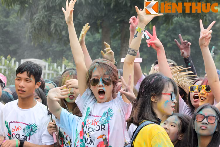 Những hành động vui nhộn của An Nguy dường như tiếp lửa khiến chương trình Đường chạy sắc màu được tổ chức tại Hà Nội trở nên cuồng nhiệt hơn bao giờ hết.