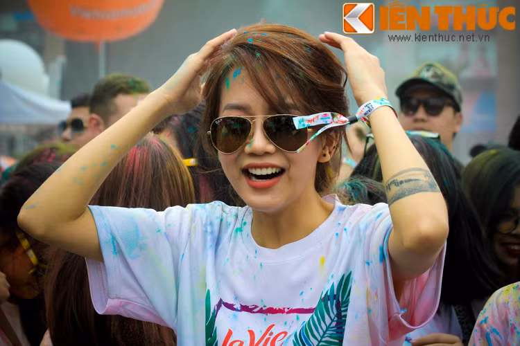 Sự xuất hiện của Ngụy Thiên An ngay lập tức đã được các bạn trẻ Hà Nội phát hiện và cũng chính cô hot girl vlog này đã khuấy động cả khu vực diễn ra sự kiện.