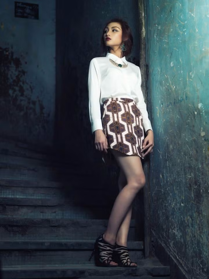 Với lợi thế về ngoại hình, nữ sinh 9X của Học viện Hàng không - Ngô Bảo Ngọc đã bén duyên với nghệ thuật khi được mời chụp hình, làm mẫu thời trang.