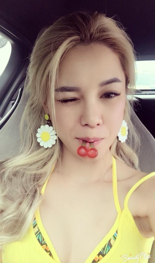 Sở hữu gương mặt có đường nét ưa nhìn, đôi mắt to, chiếc mũi cao và thẳng cùng thân hình vô cùng bốc lửa, Thanh Thúy khiến nhiều người phải đắm chìm ngay từ khoảnh khắc đầu tiên.