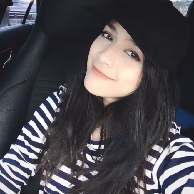 Cũng theo nhiều dân mạng, Benazit Pianrak vừa có nét cá tính, dễ khiến người ta ấn tượng từ cái nhìn đầu tiên, lại cũng vừa sắc sảo và xinh đẹp khiến cả con trai lẫn con gái đều phải mê cho được.