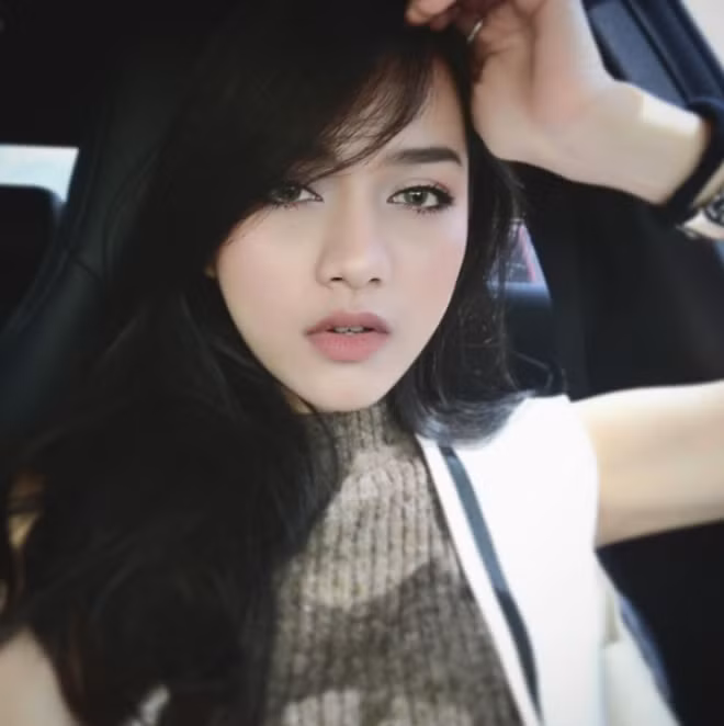 Có thể nói, ở bất cứ hình ảnh nào từ nhẹ nhàng, dễ thương cho tới sắc sảo, Benazit Pianrak đều thể hiện rất tốt.