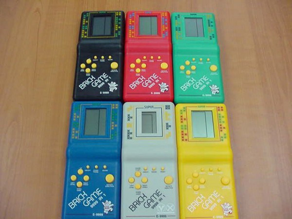 Đồ họa đơn giản, cách dùng dễ hiểu, những cảnh tượng "thân thương" này đã cùng hàng triệu 8X, 9X đi qua mùa hè tuổi thơ, thậm chí nuôi nấng giấc mơ IT của khá nhiều "thiên tài công nghệ" tương lai.