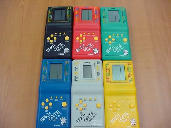 Đồ họa đơn giản, cách dùng dễ hiểu, những cảnh tượng "thân thương" này đã cùng hàng triệu 8X, 9X đi qua mùa hè tuổi thơ, thậm chí nuôi nấng giấc mơ IT của khá nhiều "thiên tài công nghệ" tương lai.