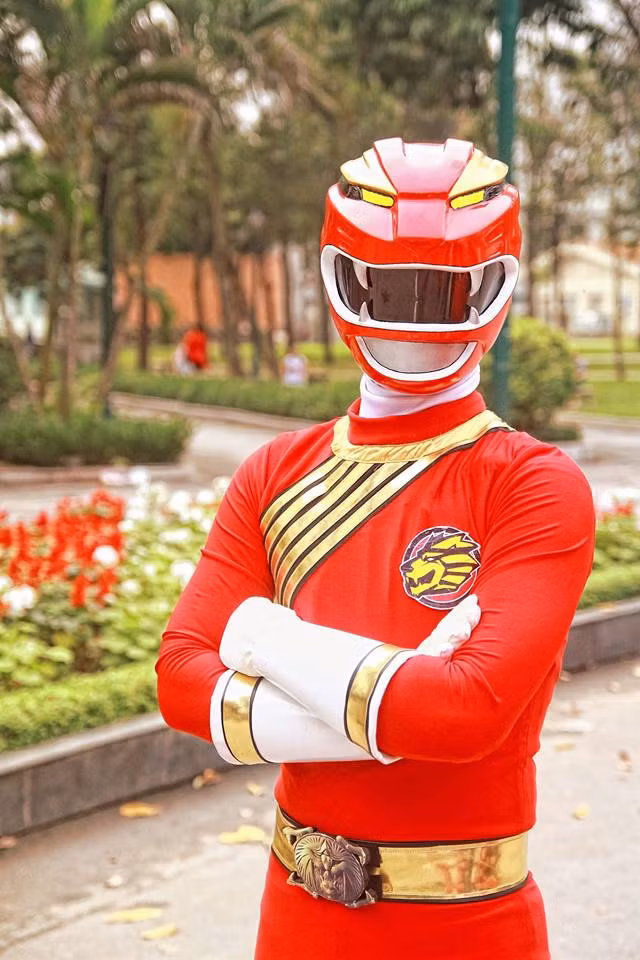 Những hình ảnh "hóa" siêu nhân của Đức Mười đã khiến nhiều người bồi hồi nhớ lại tuổi thơ của mình. Ở đó, chúng ta sống vui vẻ, không lo âu, sống với những ước muốn chính nghĩa, với ước muốn có sức mạnh phi thường.