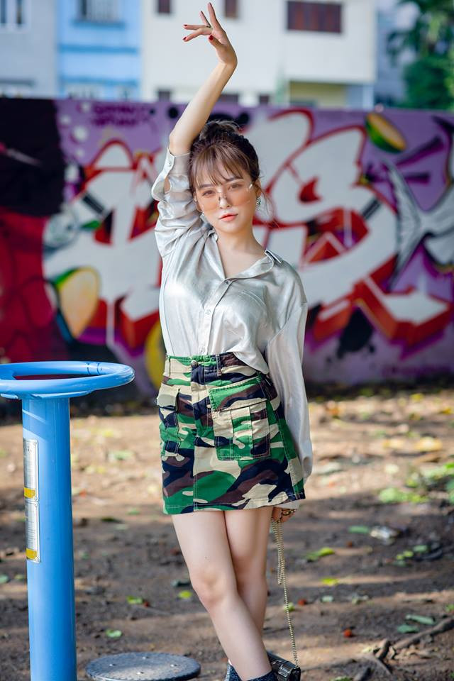 Khó có thể rời mắt trước gương mặt xinh đẹp, thần thái hút hồn và thân hình chuẩn của cô nàng.