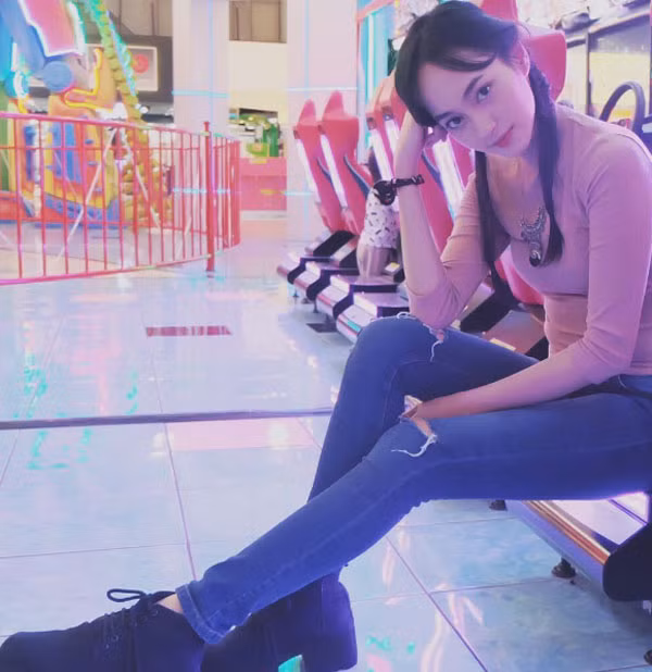 Trang cá nhân của Indah hiện đã có hơn 200 ngàn lượt theo dõi với tương tác hàng chục ngàn lượt thích cho mỗi bức hình đăng tải.