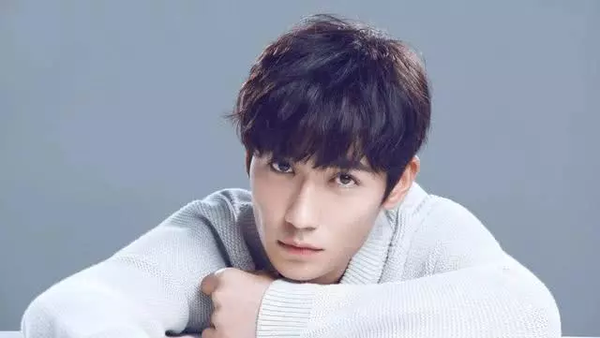 Van nan thong tin ca nhan cua minh tinh Hoa Ngu bi buon ban khap noi