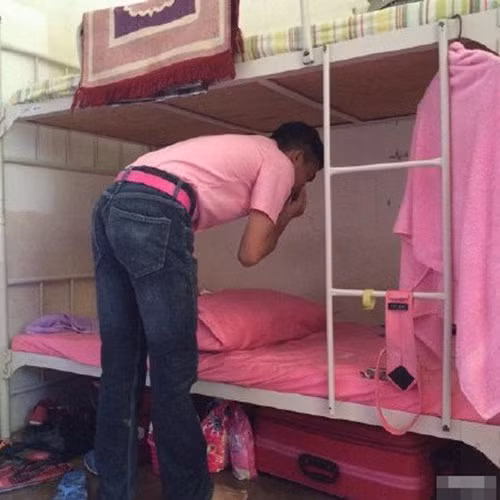 Dan mang bo tay voi chang sinh vien cuong mau hong-Hinh-3