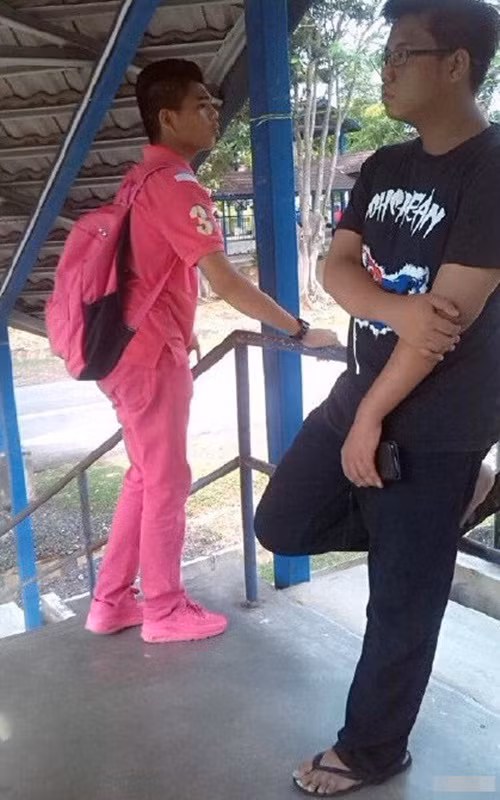 Dan mang bo tay voi chang sinh vien cuong mau hong-Hinh-2